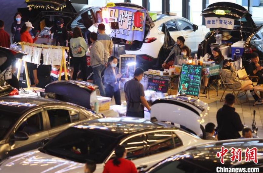 賑わい取り戻す南京で「カーブーツセール」開催　江蘇省