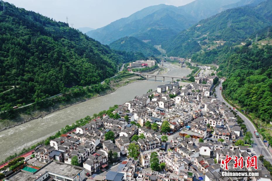 上空から撮影した汶川映秀鎮(zhèn)の新たな姿　四川省