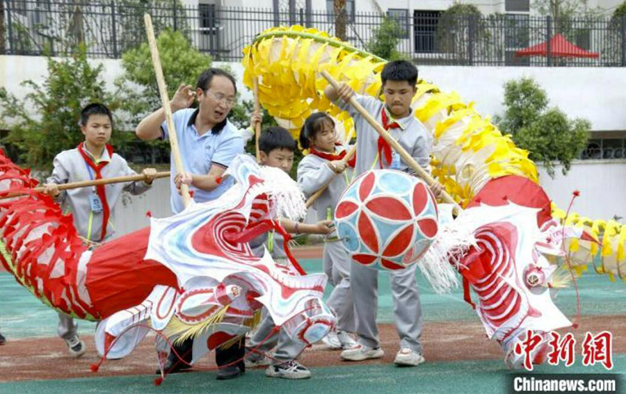 民族文化を?qū)W校のカリキュラムに導(dǎo)入　貴州省施秉