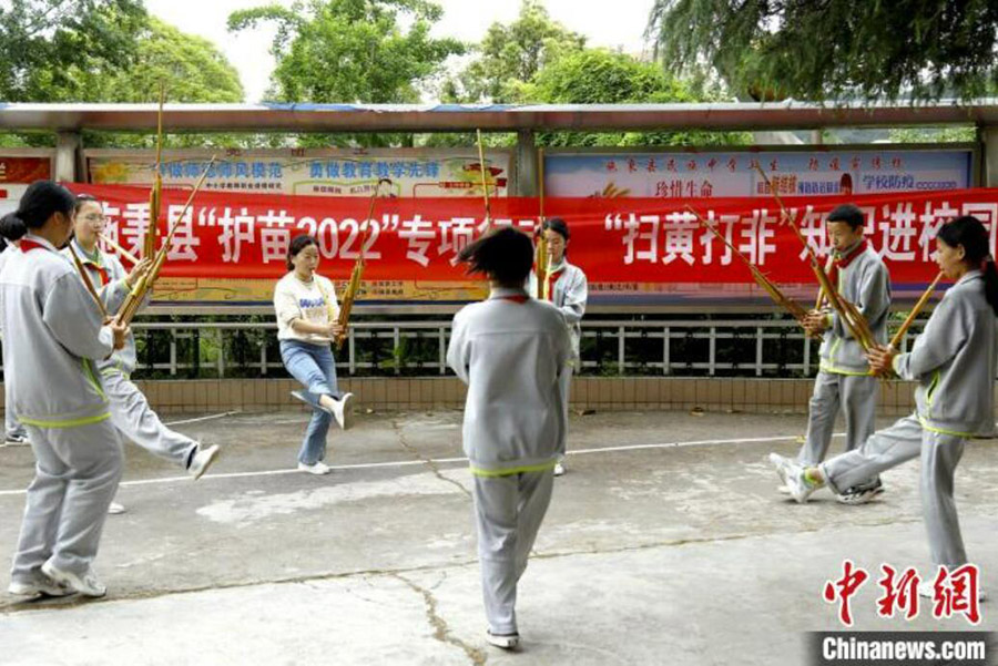 民族文化を?qū)W校のカリキュラムに導(dǎo)入　貴州省施秉