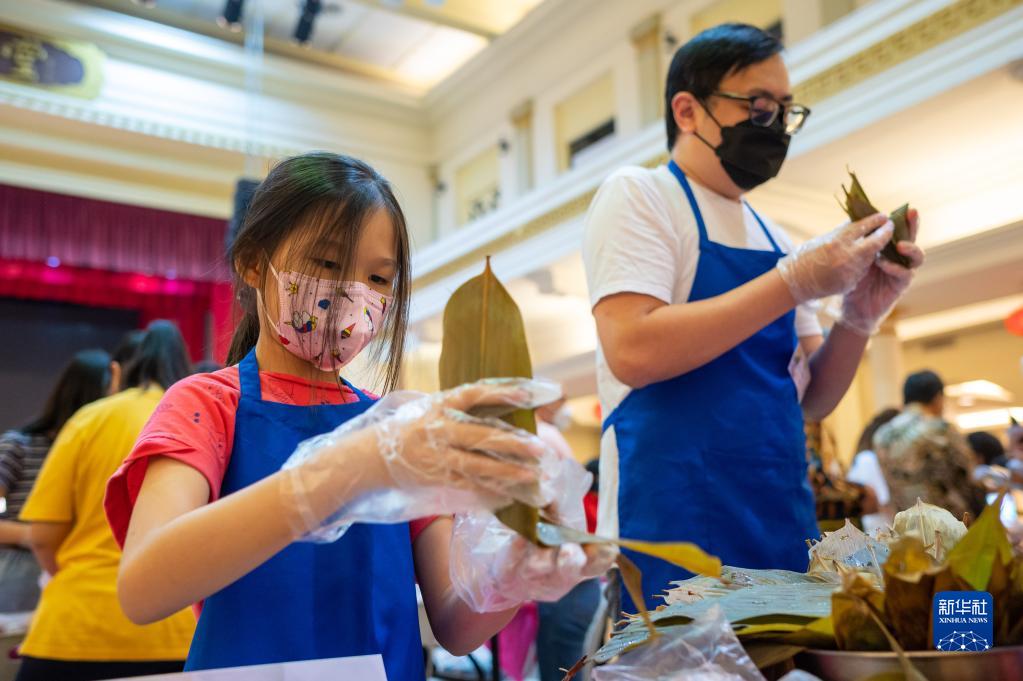 マレーシアで「ちまき包みコンテスト」開催