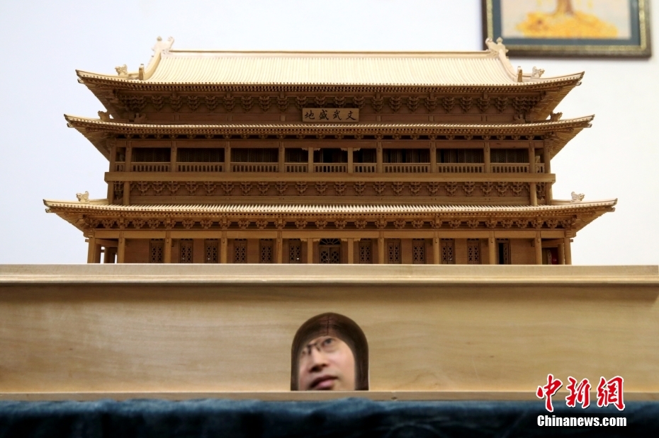 部品1萬個を使い、ミニチュア「鐘鼓樓」を製作　陝西省西安