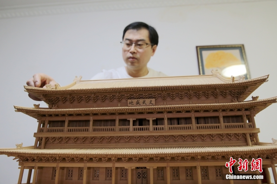 部品1萬(wàn)個(gè)を使い、ミニチュア「鐘鼓樓」を製作　陝西省西安