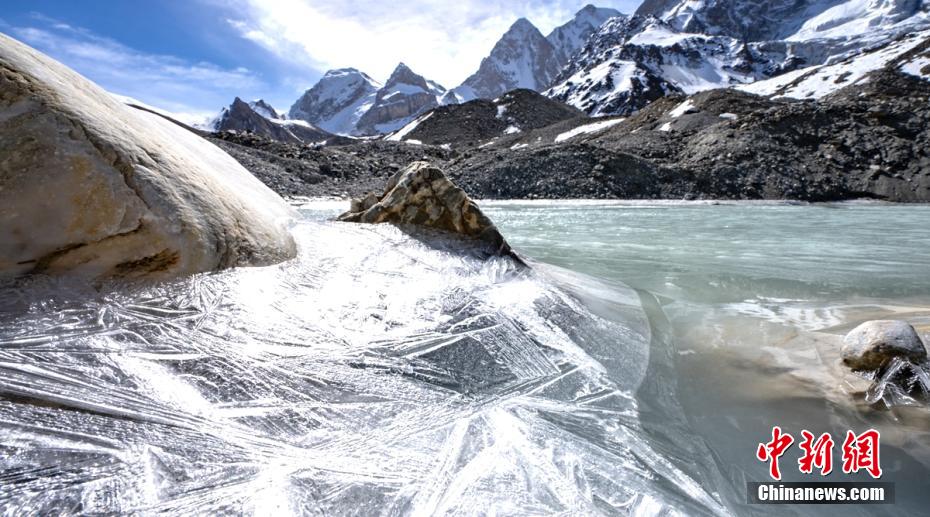 初夏の壯大で感動的な風(fēng)景広がる夏塔氷河を訪ねて　新疆