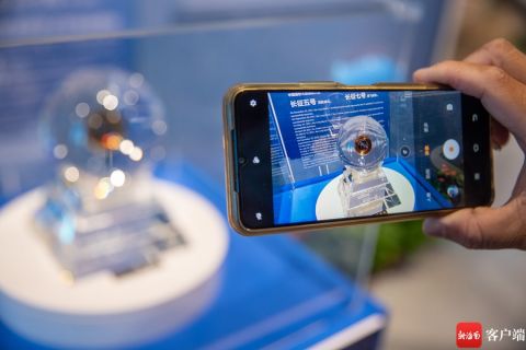 「嫦娥5號」が持ち帰った貴重な月面の土壌が海南省で初展示