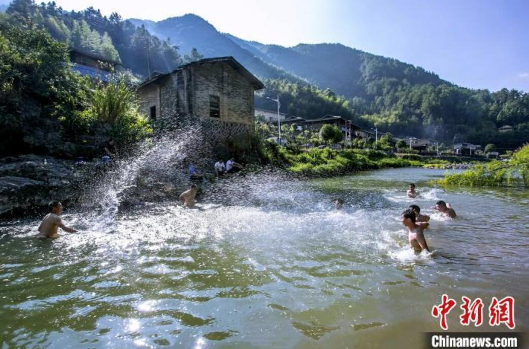訪れる人を魅了する絶景の塘里古村　福建省閩侯