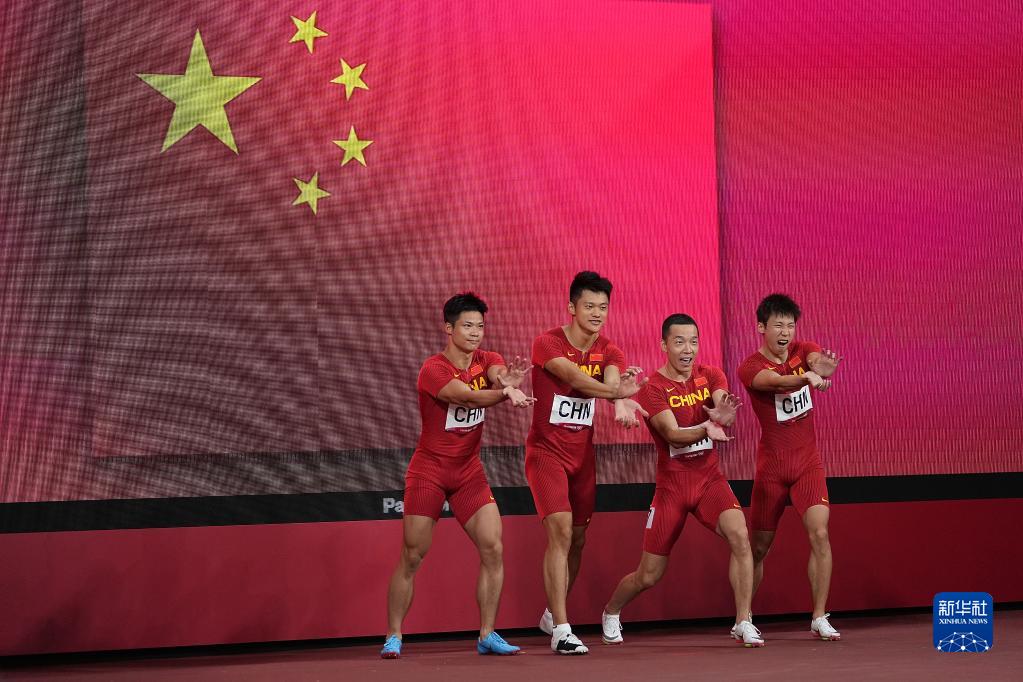 2021年8月6日に東京五輪陸上競(jìng)技男子4×100メートルリレー決勝に出場(chǎng)した中國(guó)代表の蘇炳添選手、謝震業(yè)選手、呉智強(qiáng)選手、湯星強(qiáng)選手（撮影?李一博）。