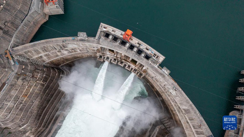 白鶴灘水力発電所 100萬(wàn)KW級(jí)発電機(jī)16基が設(shè)置完了