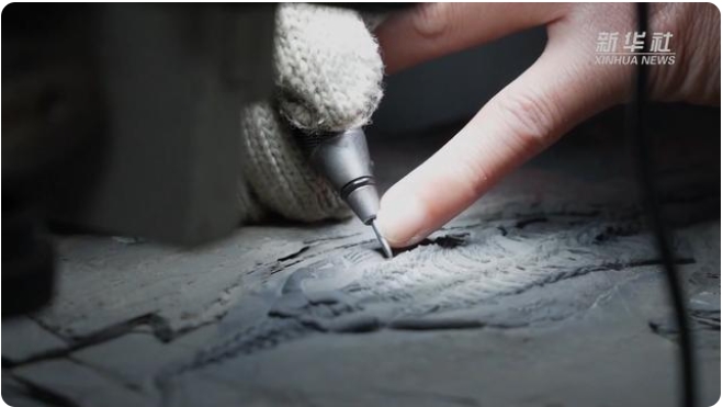 化石修復作業(yè)の難しさとは？「化石修復師」の仕事に迫る