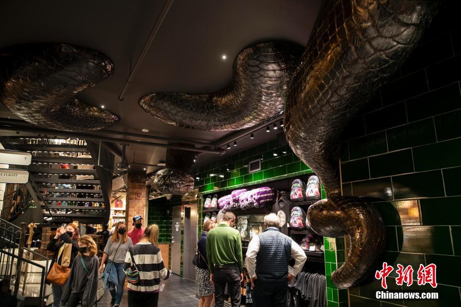 世界最大のハリーポッターストアは開業(yè)1年経っても人気衰えず　米ニューヨーク