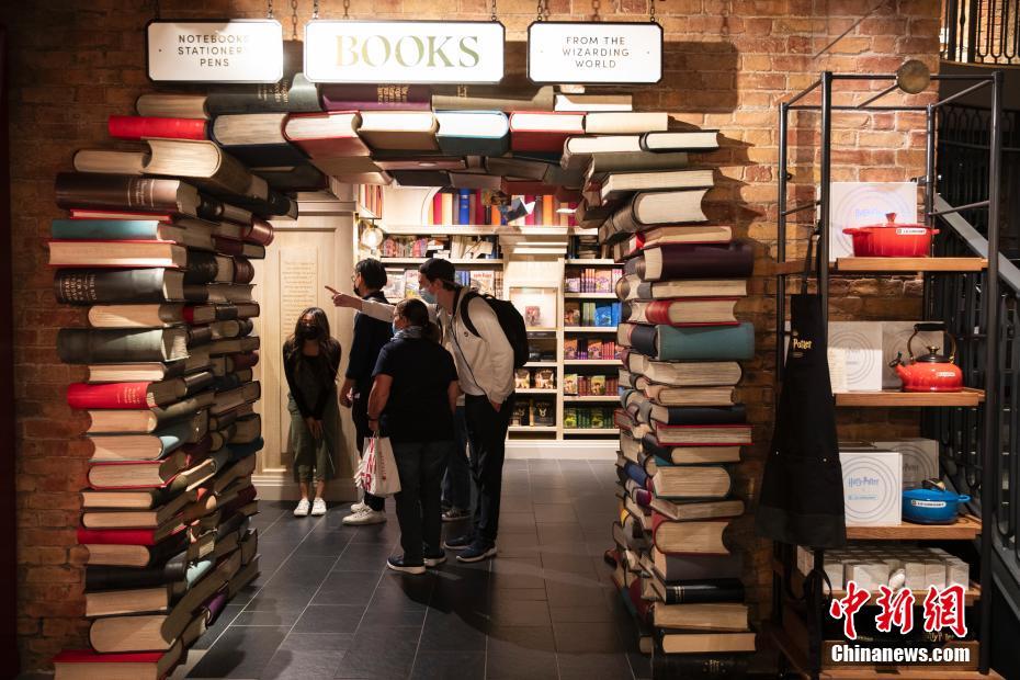 世界最大のハリーポッターストアは開業(yè)1年経っても人気衰えず　米ニューヨーク