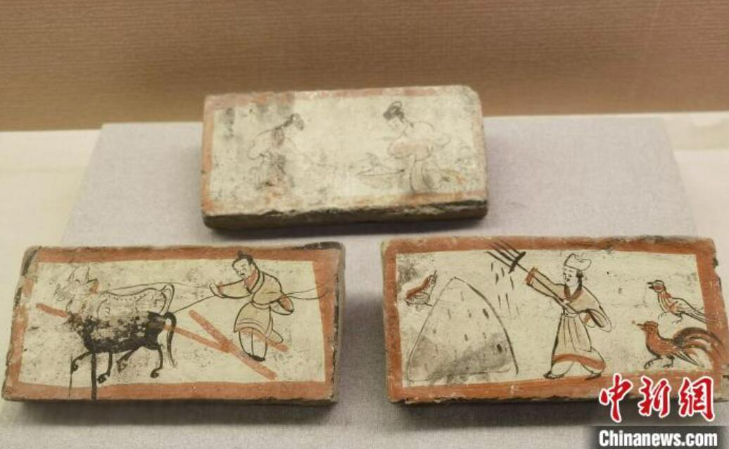 レンガに描かれた古代の人々の暮らしとは？　甘粛省