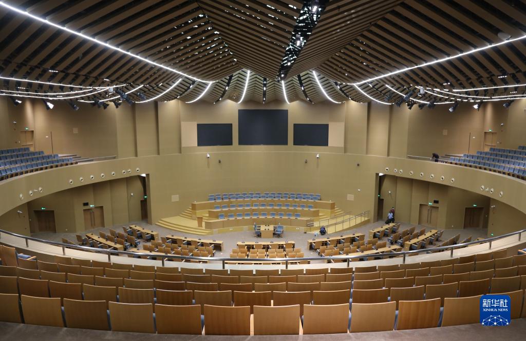 中國(guó)が支援して建設(shè)されたザンビア國(guó)際會(huì)議センターが完成して引き渡し