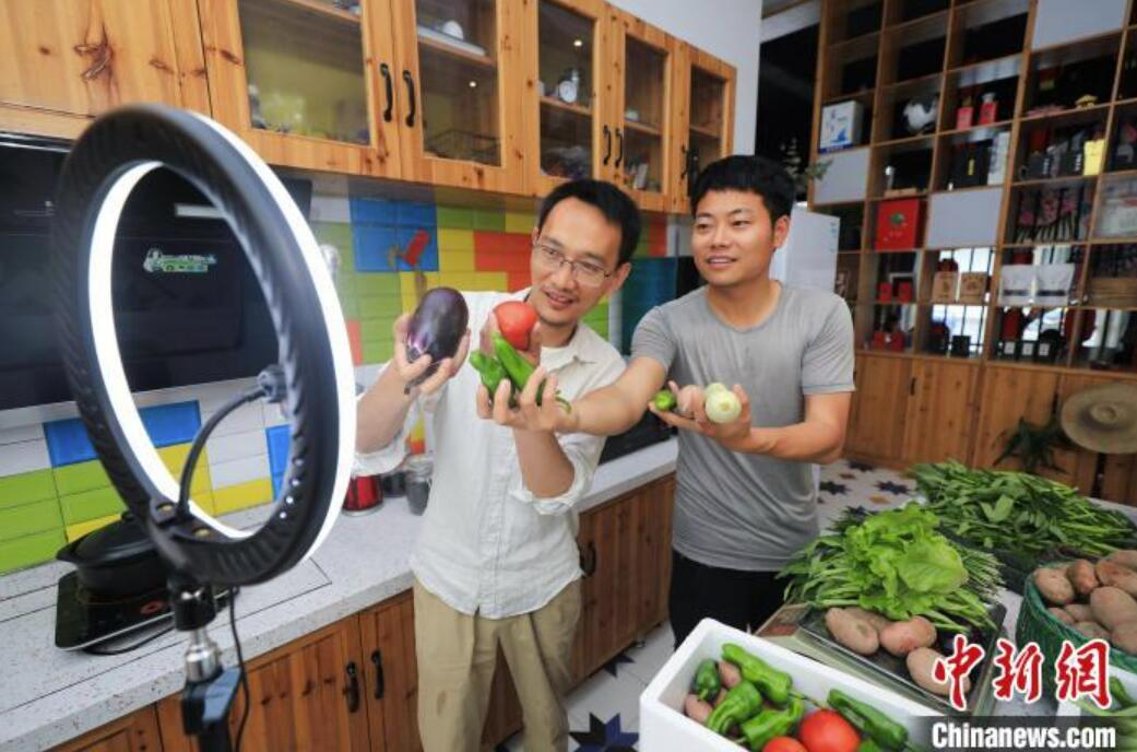 どんな野菜が屆くかお楽しみ！野菜ブラインドボックスが農(nóng)民の増収に貢獻(xiàn)　安徽省黟県