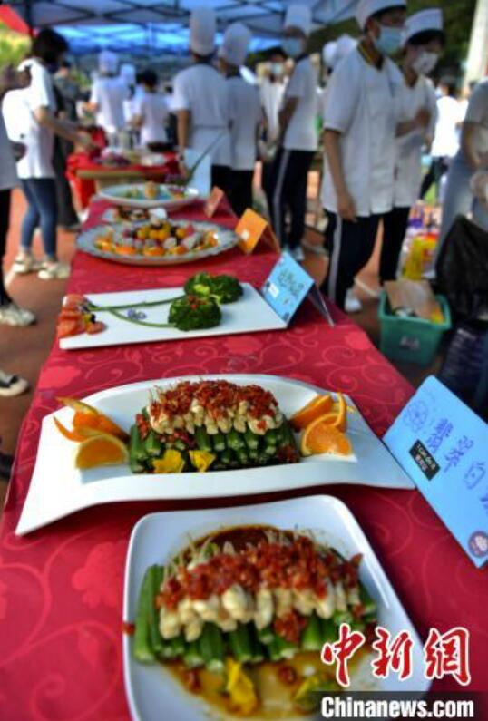料理の腕競う「中學(xué)生シェフ」たち　福建省福州