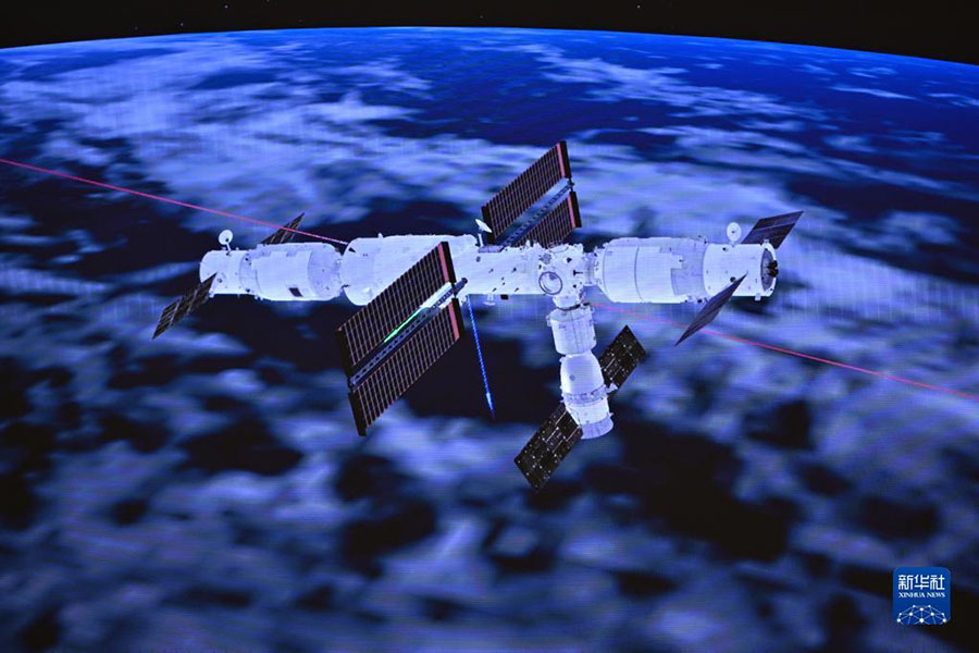 北京宇宙飛行制御センターで5日撮影された「神舟14號(hào)」と「天和」の自動(dòng)高速ランデブー?ドッキングの様子。