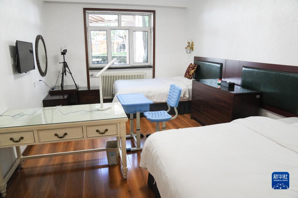 北京市朝陽區(qū)の封鎖管理エリア向け試験會場內(nèi)に準(zhǔn)備された受験用の部屋（6月5日撮影?彭子洋）。