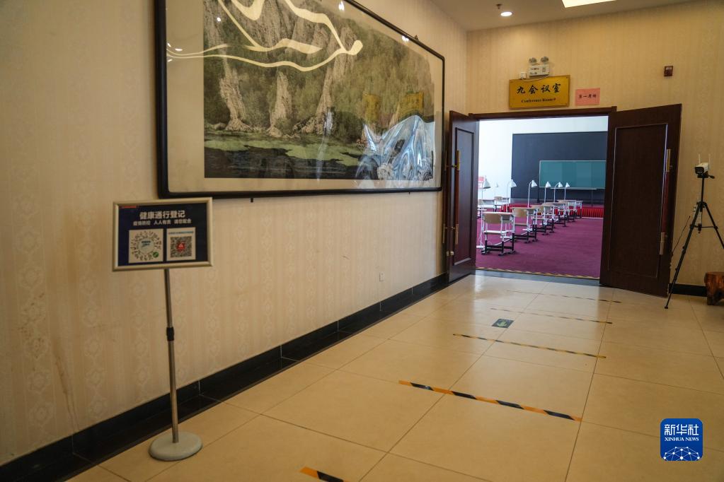 北京の封鎖管理エリアの大學(xué)入試試験會(huì)場を取材