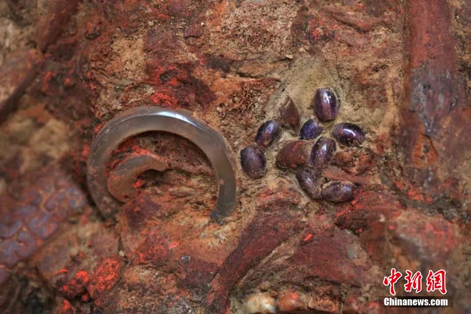 山西省で春秋時(shí)代後期の女性貴族の墓発見(jiàn)　お腹には8ヶ月の胎児も