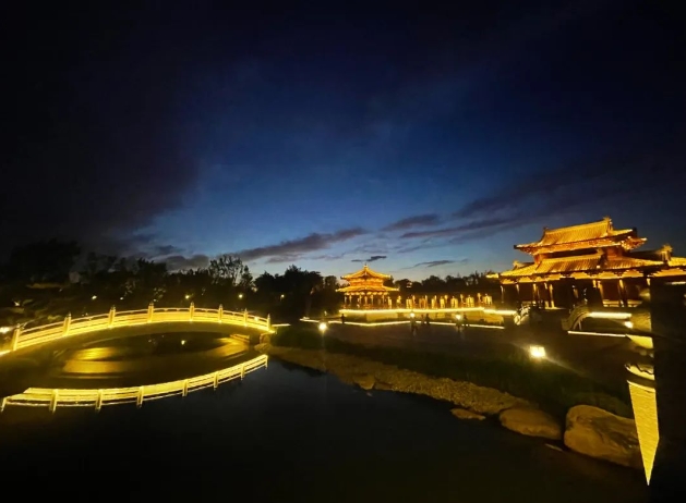 夕闇に美しく浮かび上がる悅?cè)莨珗@　雄安新區(qū)