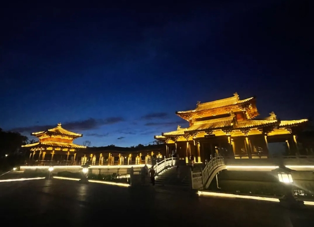 夕闇に美しく浮かび上がる悅?cè)莨珗@　雄安新區(qū)