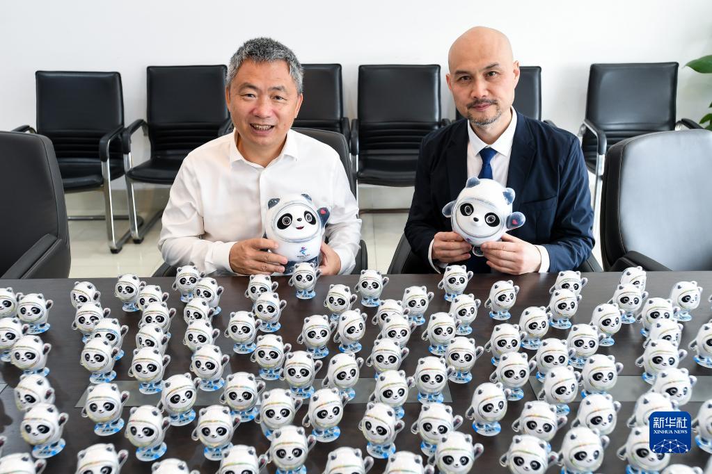 広州美術(shù)學院の卒業(yè)記念品はビンドゥンドゥン