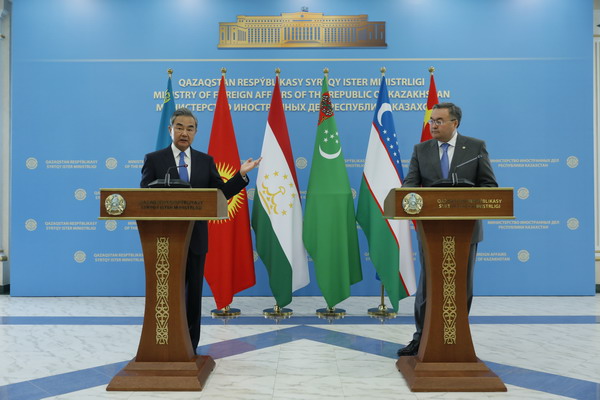 王毅部長(zhǎng)が「中國(guó)＋中央アジア5ヶ國(guó)外相會(huì)合」の成果と共通認(rèn)識(shí)を発表