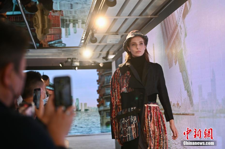 香港地區(qū)初の大型VRとオフラインを融合したハイブリッド型ファッションショー