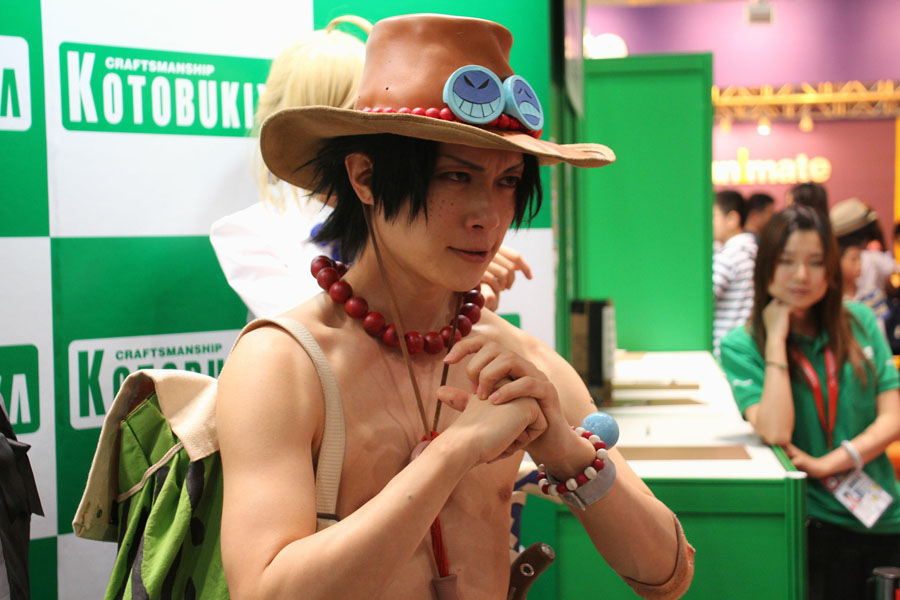 上海で開催された中國國際マンガ?アニメ?ゲーム博覧會（CCG EXPO）で撮影された「ONE PIECE」のコスプレイヤー（寫真著作権は東方ICが所有のため転載禁止）。