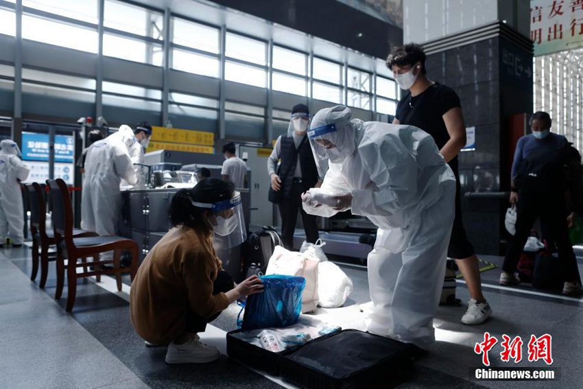 上海の列車運(yùn)行數(shù)が増えて徐々に通常営業(yè)に近づく