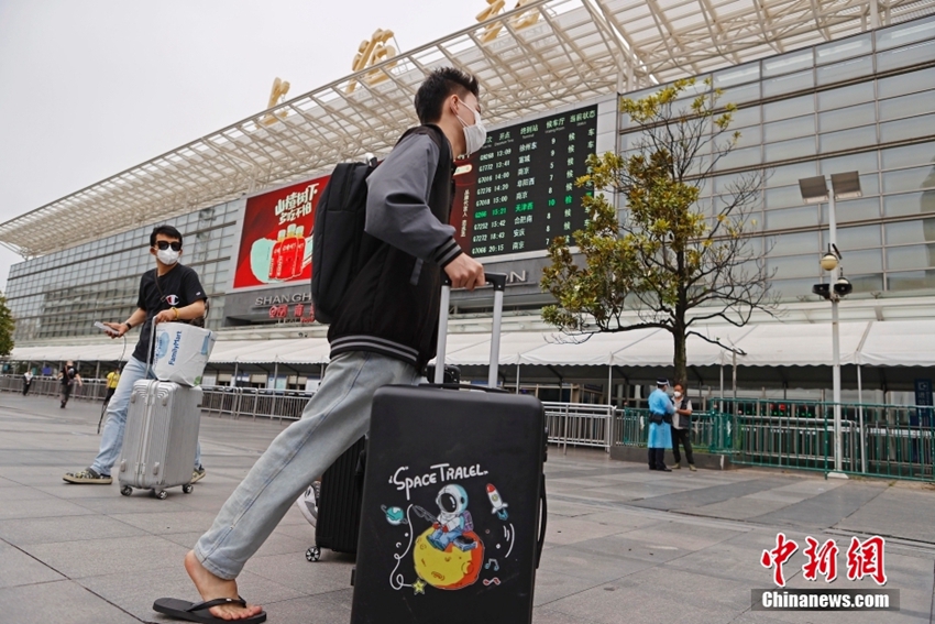 上海の列車運(yùn)行數(shù)が増えて徐々に通常営業(yè)に近づく