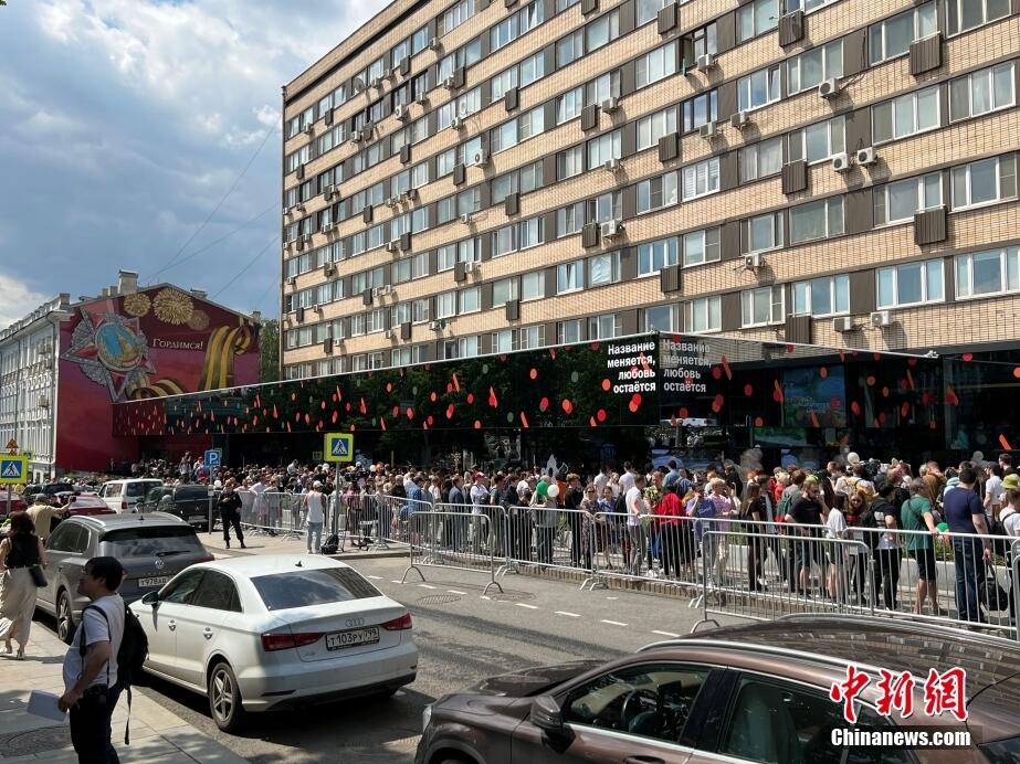 「ロシア版マック」開業(yè)　店名は「おいしい。ただ、それだけ」