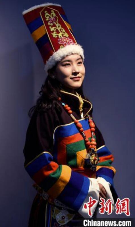 無形文化遺産を身にまとう！カラフルなチベット族衣裝の美　チベット