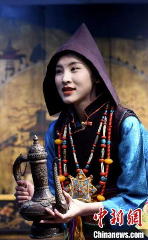 無形文化遺産を身にまとう！カラフルなチベット族衣裝の美　チベット