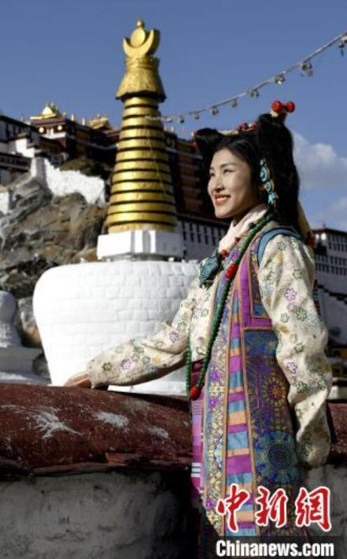 無形文化遺産を身にまとう！カラフルなチベット族衣裝の美　チベット