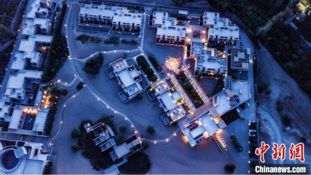 活気を取り戻しつつあるナイトマーケット　甘粛省敦煌