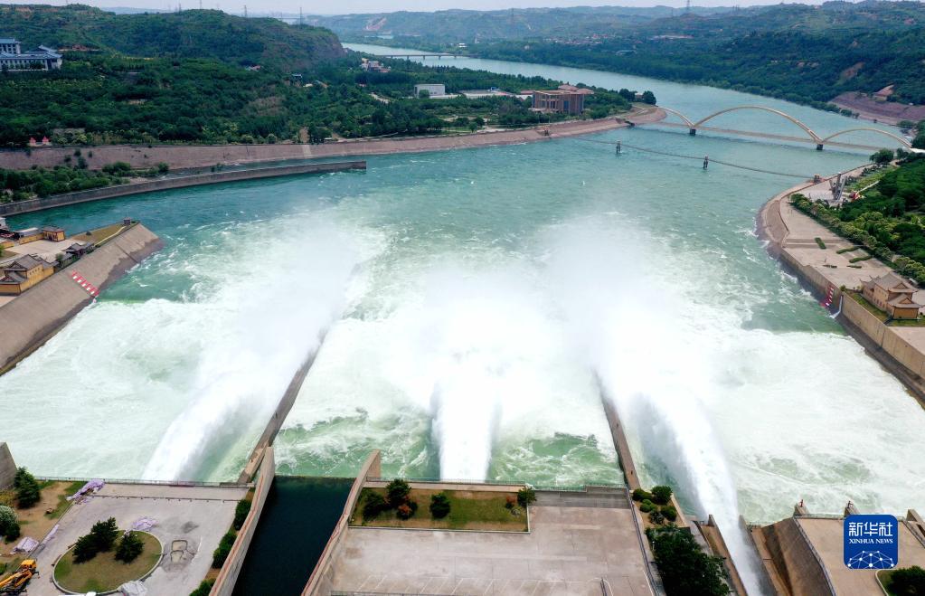 河南省洛陽市で撮影された黃河小浪底水利ターミナルプロジェクト（6月19日ドローンによる撮影?張怡熙）。