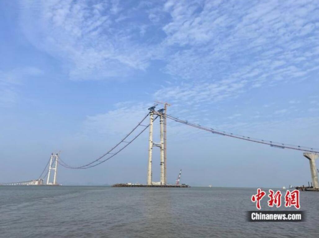 建設が進む深中（深セン‐珠海/中山）通道伶仃洋大橋（撮影?陳驥旻）。