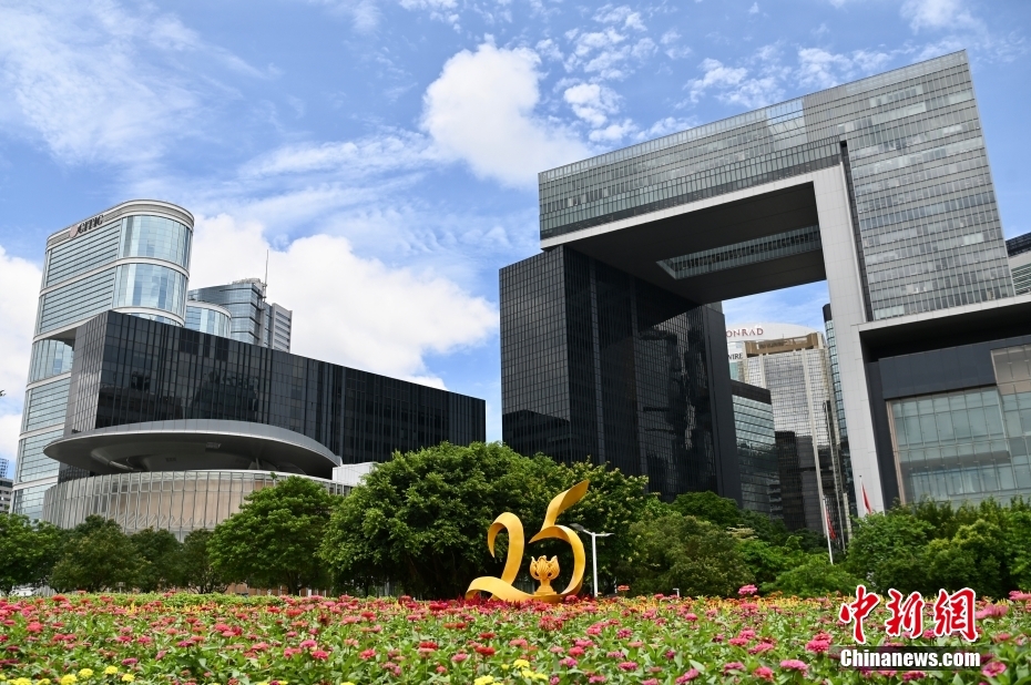 香港康文署がフラワーアート「花悅満城」で祖國(guó)復(fù)帰25周年祝う