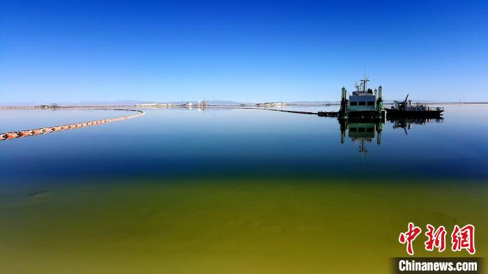 ツァイダム盆地のチャルハン塩湖。撮影?孫睿