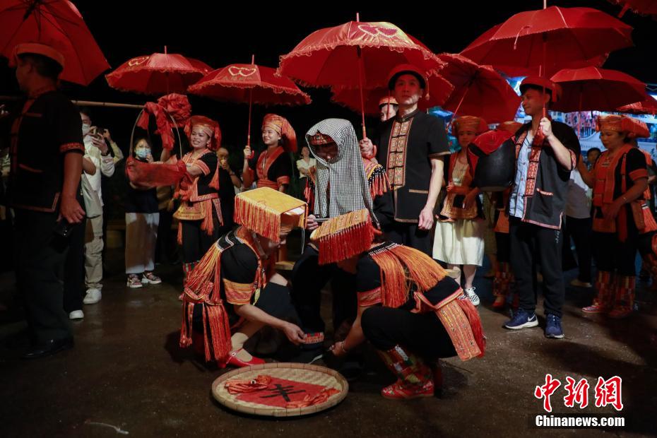 新郎が嫁ぐ？極めてユニークな瑤族の結(jié)婚式　広西