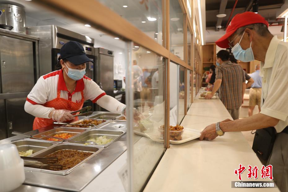 上海市でコミュニティの高齢者食堂が営業(yè)再開(kāi)