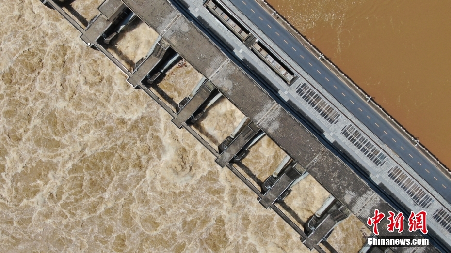 清遠(yuǎn)飛來峽水利ターミナル、ゲート全開で洪水調(diào)節(jié)を加速　広東省