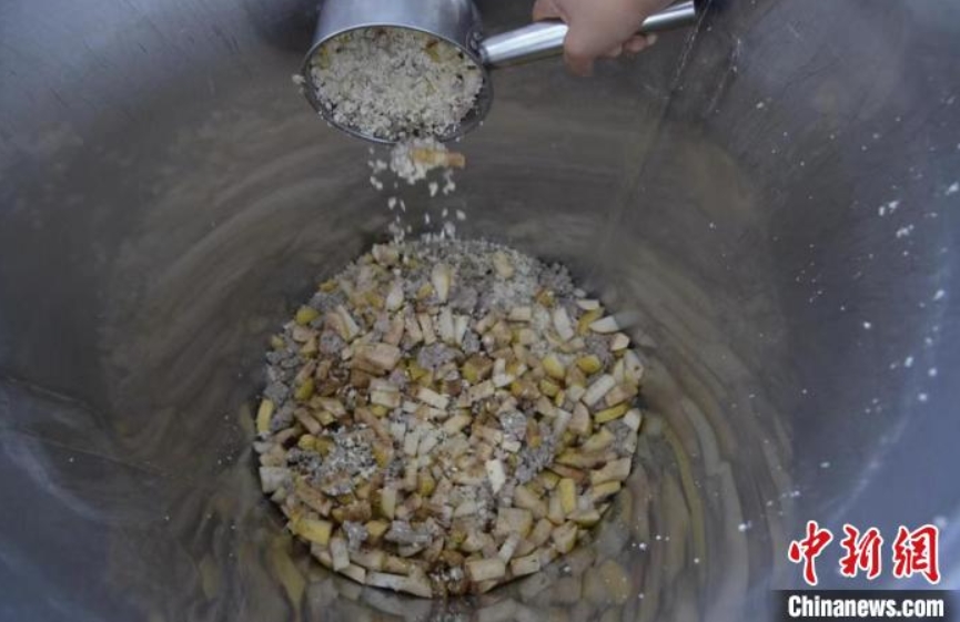 昔ながらの醸造技術(shù)受け継ぎ作る「羊羔酒」　河北省石家荘