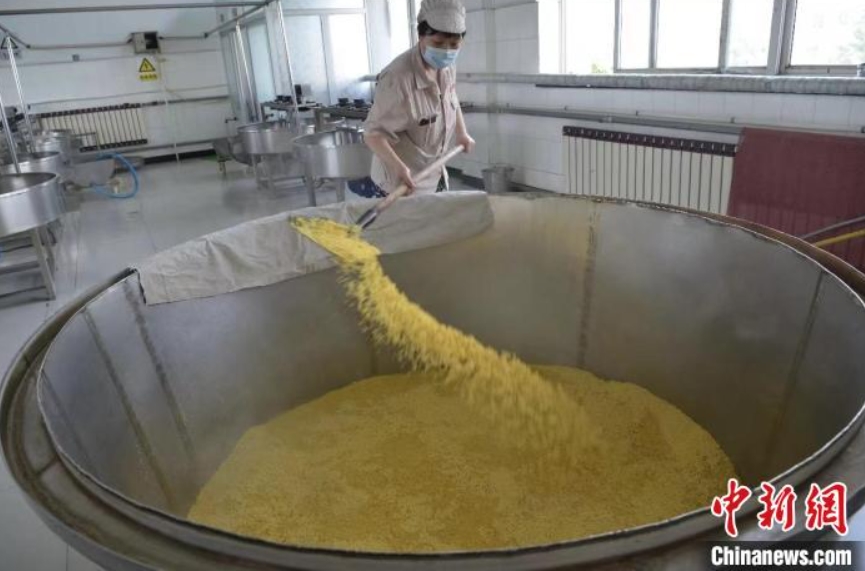 昔ながらの醸造技術(shù)受け継ぎ作る「羊羔酒」　河北省石家荘