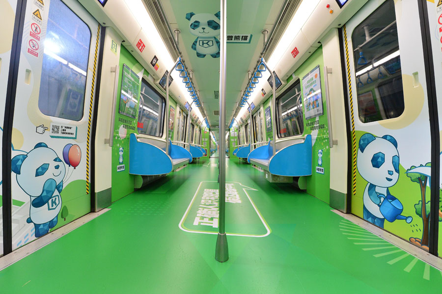 特別車両「成都科學(xué)普及パンダ號(hào)」の車內(nèi)の様子（寫真著作権は東方ICが所有のため転載禁止）。