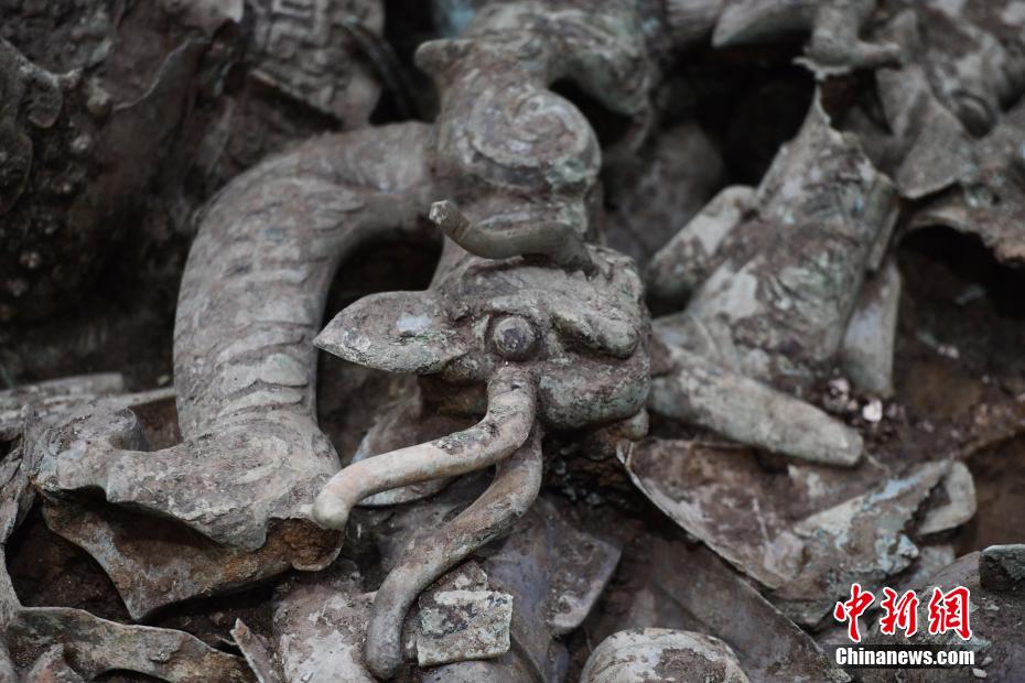 三星堆遺跡の8號祭祀坑から大量の青銅器発見