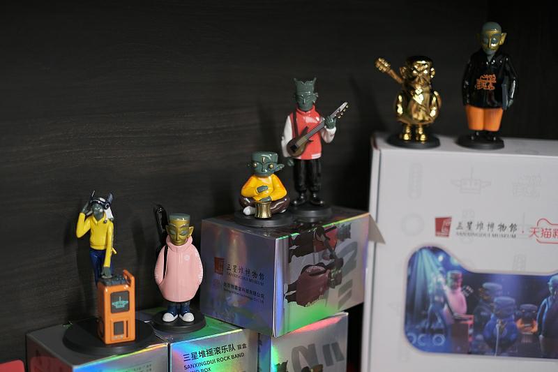 ロックな青銅人像はいかが？三星堆のユニークなブラインドボックス