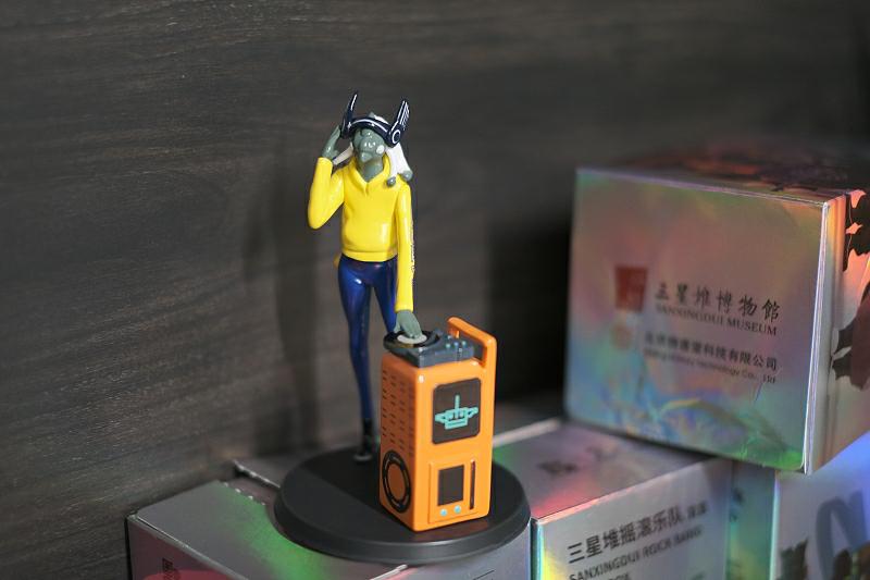 ロックな青銅人像はいかが？三星堆のユニークなブラインドボックス