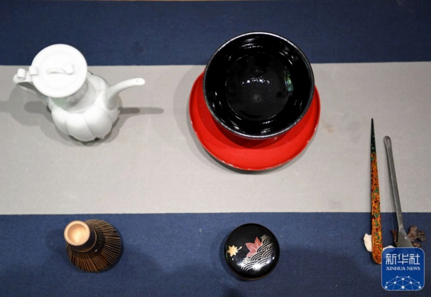 中國茶道の「點(diǎn)茶」を?qū)Wび、中國茶文化広める英國人男性